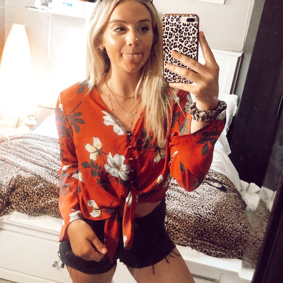 URBAN Romantics Tops - URBAN ROMANTICS tie top M